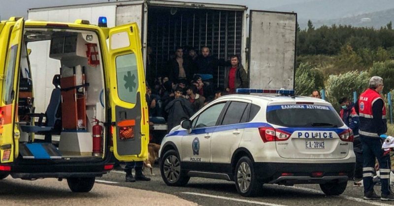 Общество: ВИДЕО: В Греции в холодильной камере грузовика нашли 41 мигранта