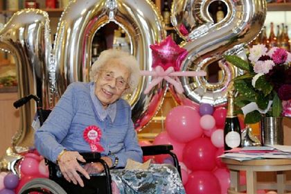 Общество: Секрет долголетия: женщина дожила до 108 лет благодаря шампанскому