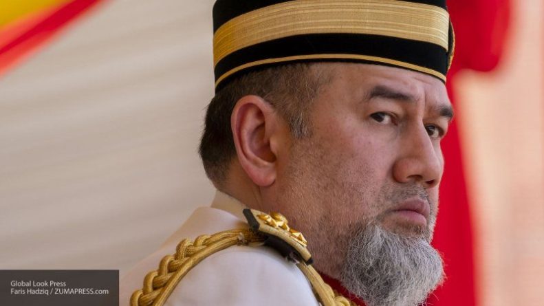 Общество: Экс-правитель Малайзии Мухаммад V отказался от сына, рожденного в браке с Воеводиной