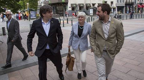 Общество: Reuters: Великобритания отказалась арестовывать каталонского политика