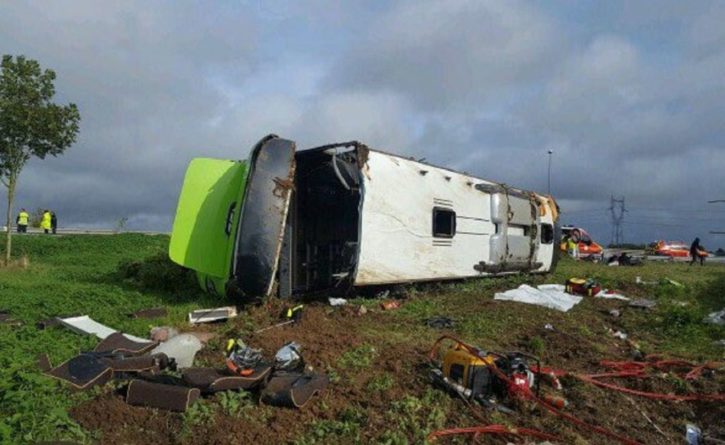 Общество: Во Франции пассажирский автобус попал в жуткую аварию: десятки пострадавших, фото