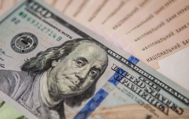 Общество: Доллар теряет в цене: НБУ обновил курс валют на 7 ноября