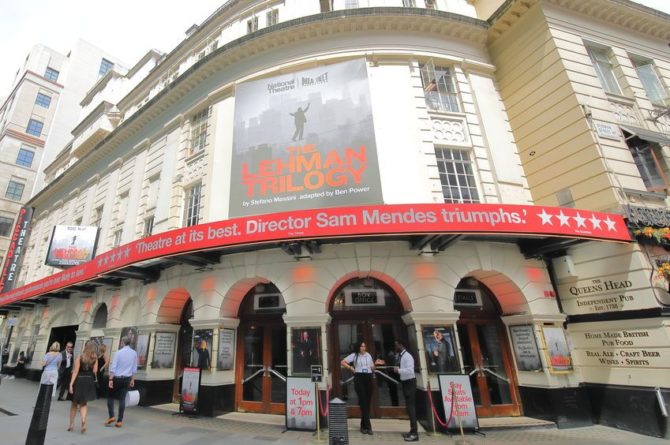 Общество: В лондонском театре Piccadilly обрушился потолок