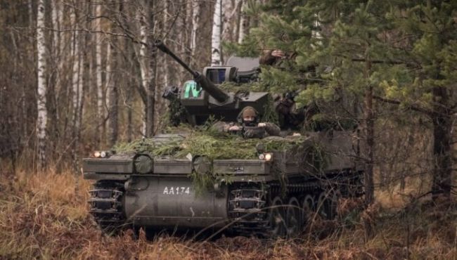 Общество: Латвия вынуждена ремонтировать купленные бронемашины в Великобритании