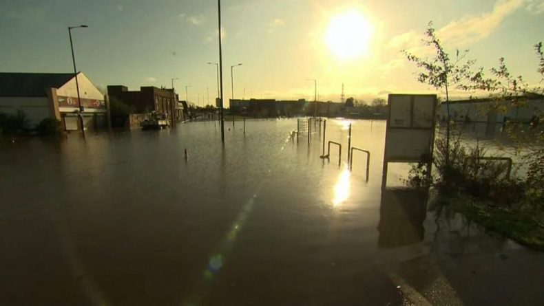 Общество: Британцы страдают от наводнений