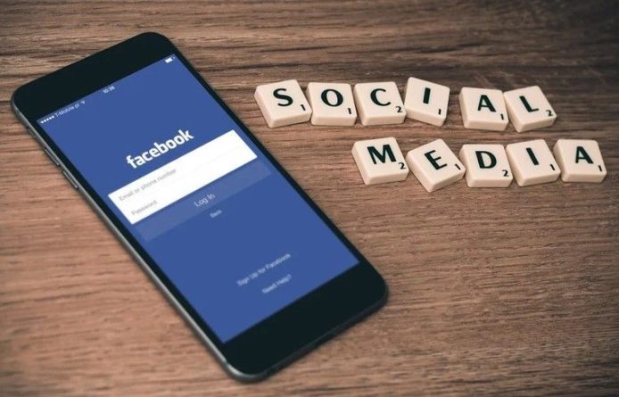 Общество: Пользователи Facebook жалуются на сбои в социальной сети