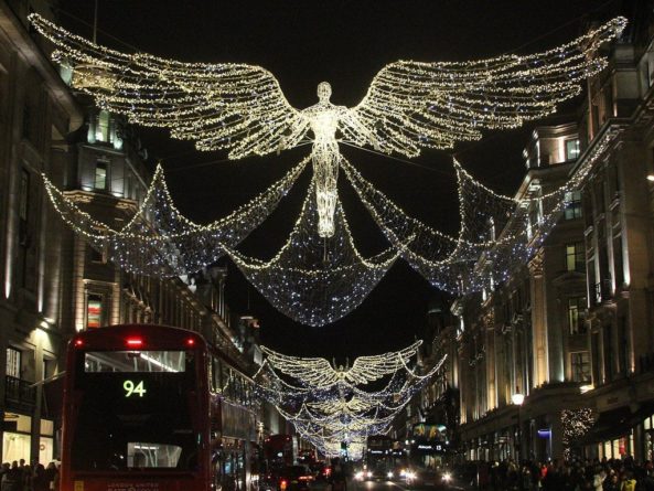 Общество: В Лондоне скоро зажгутся рождественские огни