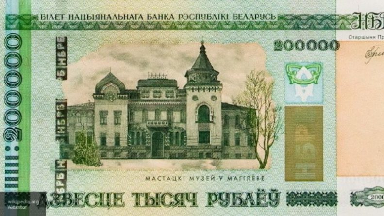 Общество: Белорусский рубль попал в тройку самых популярных валют у россиян