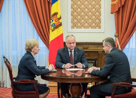 Общество: Президент Молдавии утвердил планы правительства по сотрудничеству с Россией