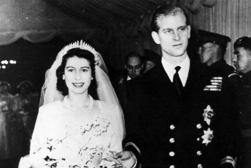 Общество: История любви: Королева Елизавета II и принц Филипп празднуют 72-ю годовщину свадьбы (ФОТО)