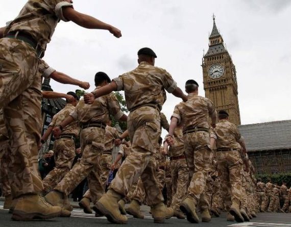 Общество: Все меньше желающих служить в вооруженных силах Великобритании