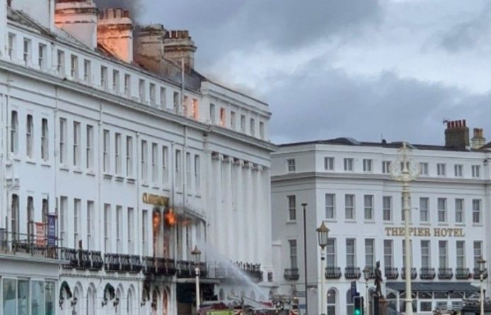 Общество: Постояльцев отеля в Англии эвакуировали из-за пожара