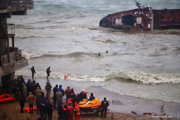 Общество: Под Одессой тонет молдавский корабль, началась спасательная операция