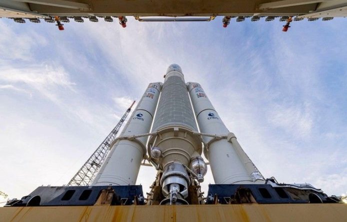 Общество: Ракета Ariane 5 вывела на орбиту египетский и британский спутники