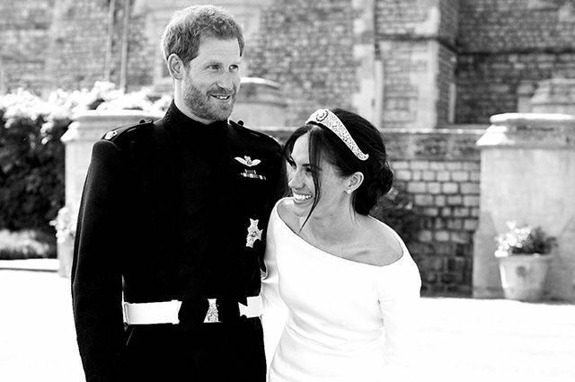 Общество: Меган Маркл и принц Гарри показали ранее не публиковавшийся снимок со своей свадьбы (ФОТО)
