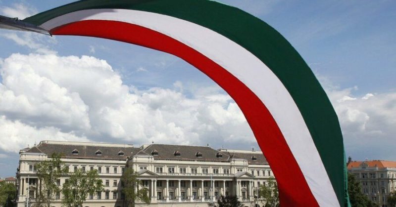 Общество: СМИ: Венгрия отказалась участвовать в "Евровидении", конкурс сочли слишком "голубым"