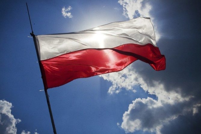 Общество: Президент Польши потребовал не считать Россию врагом НАТО