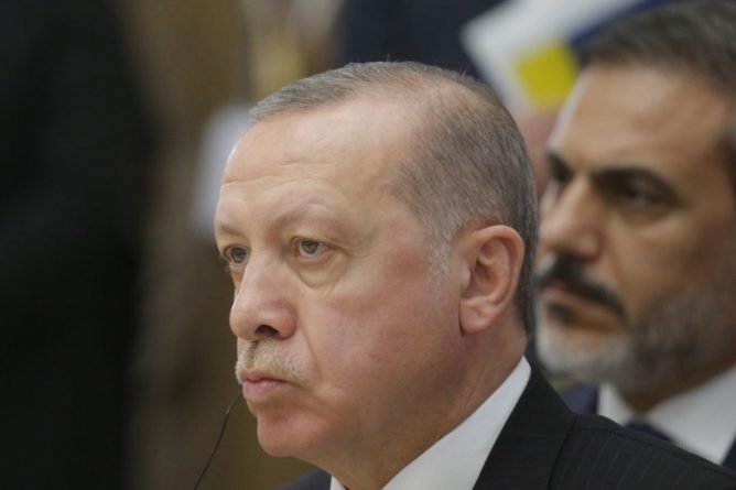 Общество: Эрдоган рассказал, как нагрубил Макрону из-за российских С-400
