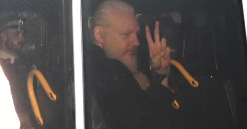 Адвокат сообщил о тяжелом физическом и психологическом состоянии Ассанжа 11122019 Общество: Адвокат сообщил о тяжелом физическом и психологическом состоянии Ассанжа