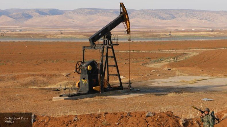 Общество: Ворующие нефть в Сирии США вновь поддержали курдов, отказавшись признать их террористами