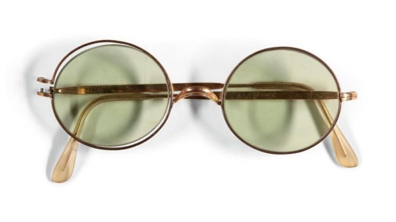 Общество: Очки Джона Леннона продали на аукционе за $183 тысячи