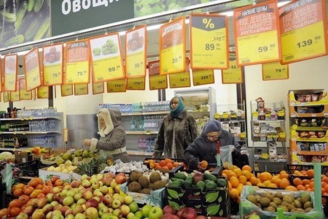 Общество: Граждане РФ тратят на еду 30,2% своего бюджета