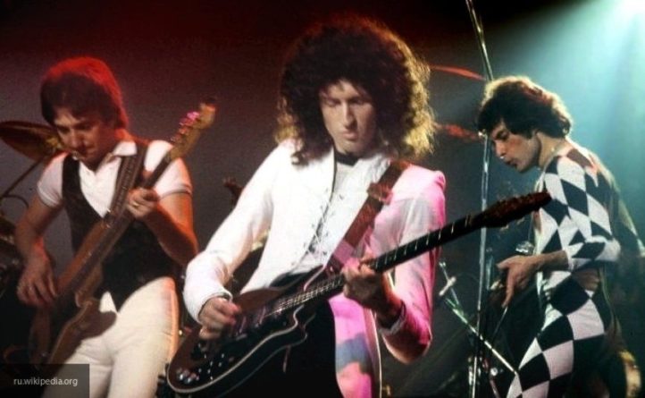 Общество: Группа Queen к Рождеству выпустила новый клип на песню 1984 года
