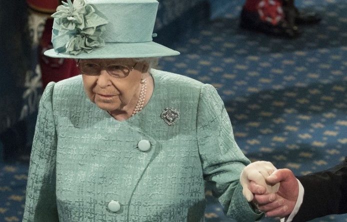 Общество: Королева Великобритании заявила, что страна защитит свои ценности санкциями