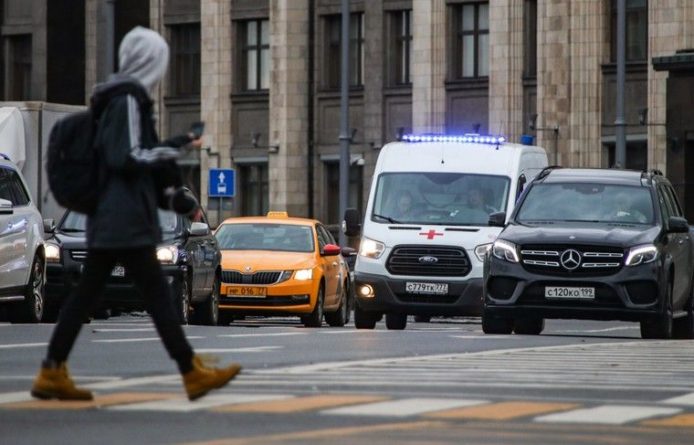 Общество: Пешеходов в Москве призвали надеть светоотражатели на одежду
