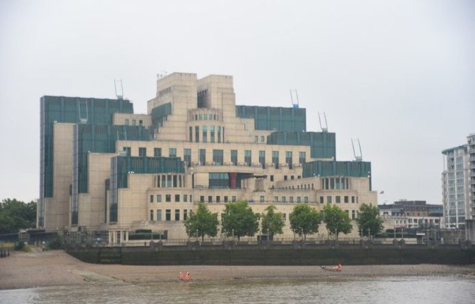 Общество: Во время ремонта из штаба MI6 пропали документы