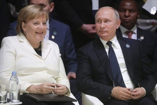 Общество: Немцы назвали Меркель и Путина главными политиками 2020 года