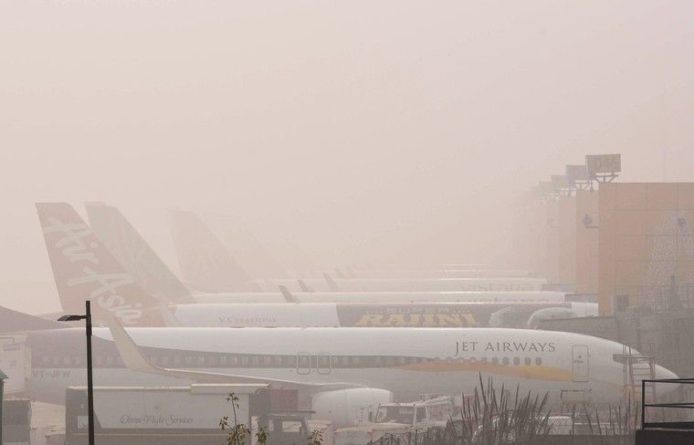 Общество: Туман парализовал работу аэропорта в Индии