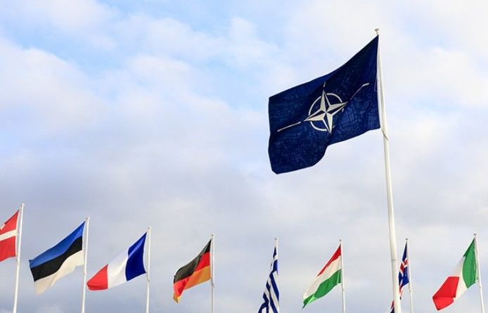 Общество: Великобритания предлагала принять Россию в НАТО на ограниченных правах
