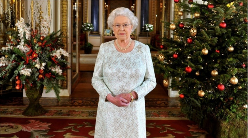 Популярное: Доверенное лицо королевы раскрыла детали подбора платья для ее Величества к Рождеству