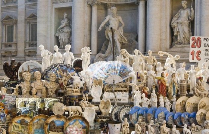 Общество: Прилавки с сувенирами уберут от римских достопримечательностей
