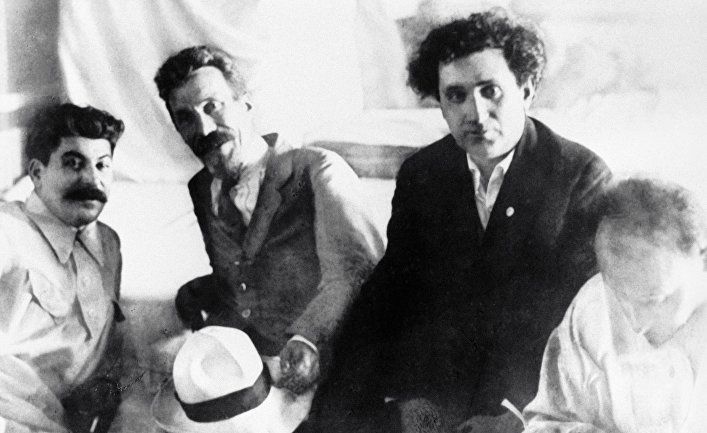 Общество: ABC (Испания): как Сталин из зависти предал и убил одного из своих лучших друзей