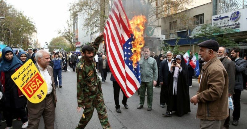 Общество: Иран анонсировал атаку на военные объекты США и вышел из ядерной сделки