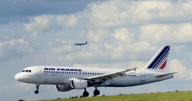 Общество: СМИ: в отсеке шасси самолета Air France обнаружили тело мальчика