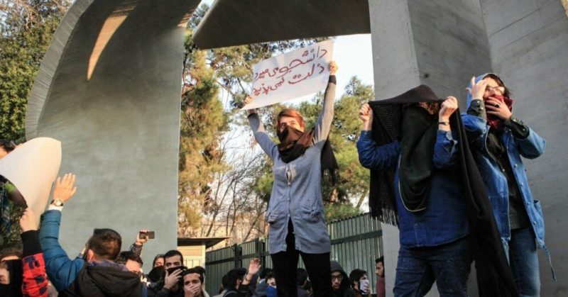 Общество: В Тегеране протестующие потребовали ухода аятоллы Хаменеи