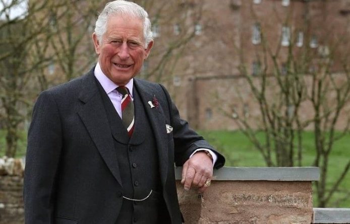 Общество: Принц Чарльз вернулся в Великобританию после скандального заявления Гарри