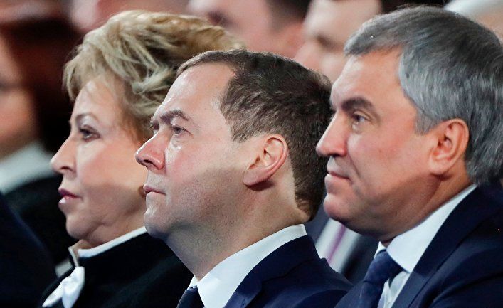Общество: The Independent (Великобритания): Дмитрий Медведев и российское правительство уходят в отставку, Путин назначил премьер-министра в Совет безопасности