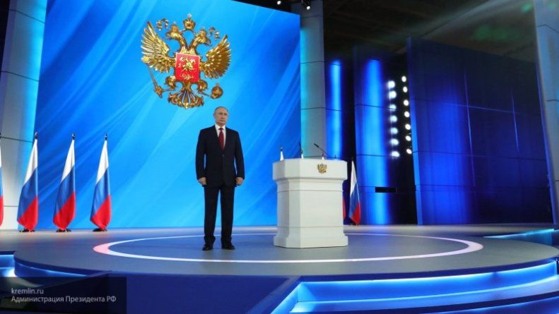 Общество: Западные пользователи сочли Путина "голосом разума в сумасшедшем мире" после послания ФС