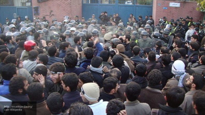 Общество: Аятолла заявил, что британского посла нужно выслать из Ирана после митинга в Тегеране