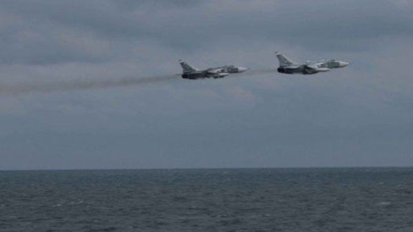 Общество: Су-24 отмечает юбилей: капитан авианосца США «пролил кофе на ботинки»