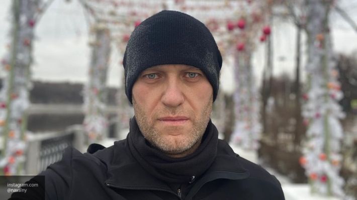 Общество: Навальный вынудил сторонников «жертвовать» деньги через незаконный эстонский сервис