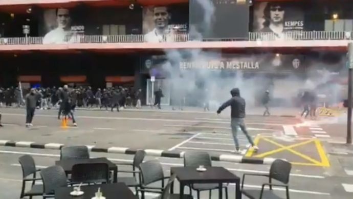 Общество: Появилось видео жестоких разборок между фанатами «Валенсии» и «Барселоны» - Cursorinfo: главные новости Израиля