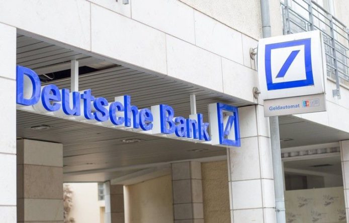 Общество: Сотрудников Deutsche Bank обвиняют в даче взятки королевской семье