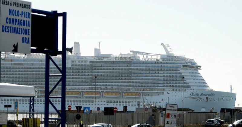 Общество: Шесть тысяч пассажиров застряли на круизном лайнере у Рима из-за болезни китайской пары