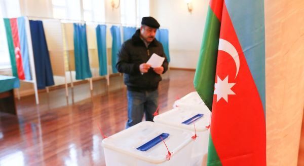 Общество: Азербайджанские выборы: молодые активисты рвутся обновить политландшафт