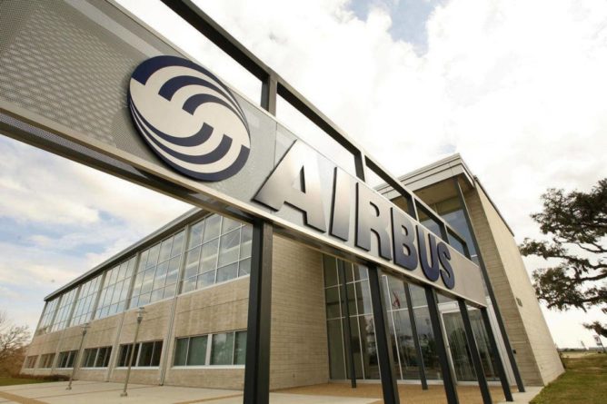 Общество: Авиастроительная компания Airbus выплатит $4 млрд по делу о взятках